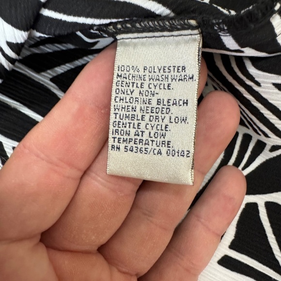 Allison Daley Black + White Abstract Leaf Short‎ Sleeve Button Up Blouse Size 14 - Picture 5 of 10